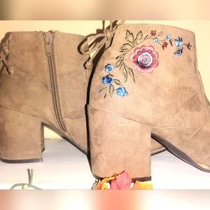 Unisa Taupe Fayette Boots$